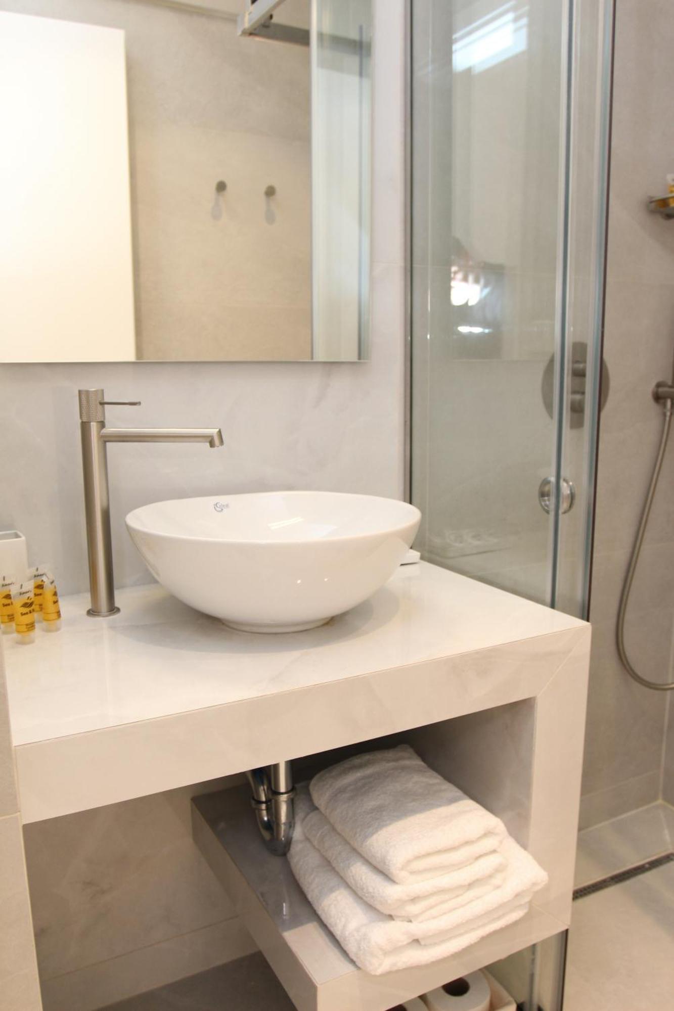 Central Metropolis Luxury Living أثينا المظهر الخارجي الصورة