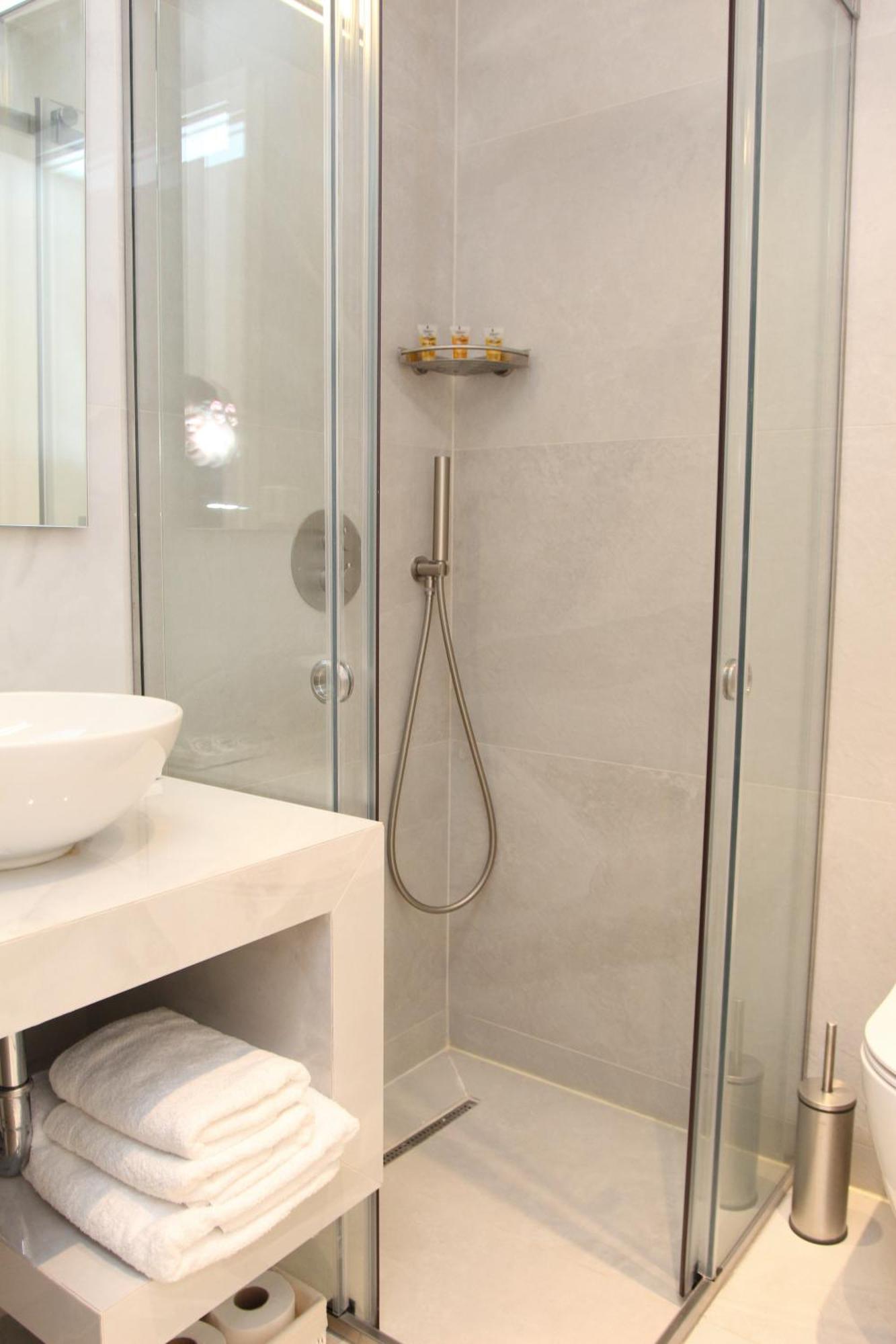 Central Metropolis Luxury Living أثينا المظهر الخارجي الصورة
